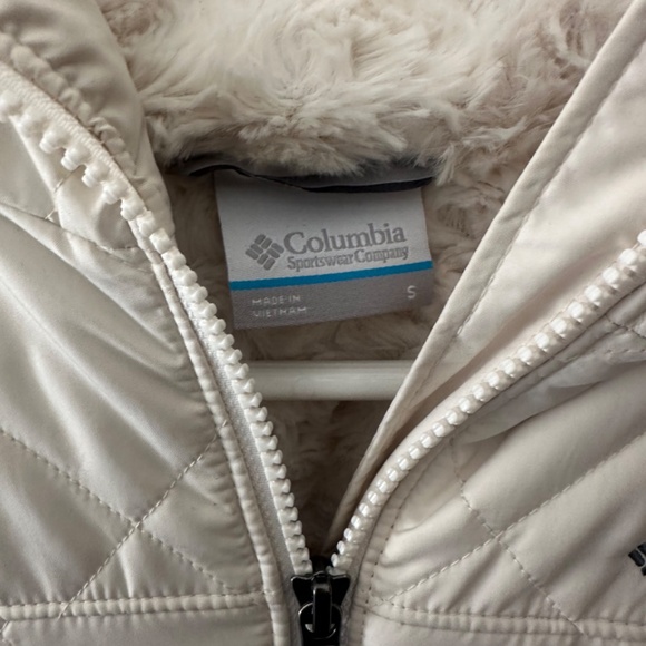 Ladies/Girls Columbia Fleece Lined Puffer Coat, Cream Color, Size Medium - Picture 6 of 7